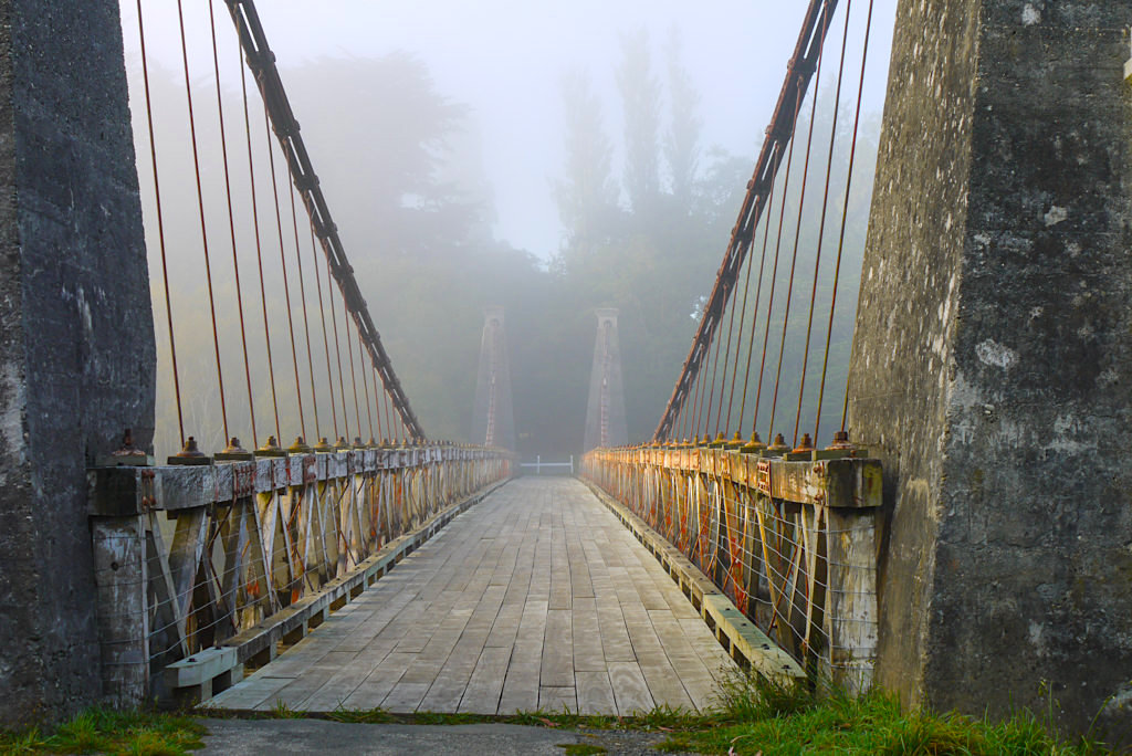 Clifden Suspension Bridge - Faszinierende Morgenstimmung - Southern Scenic Route - Südinsel, Neuseeland