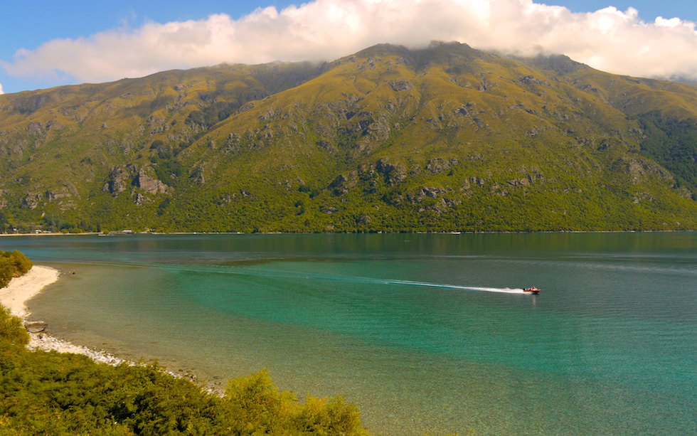 Sunshine Smaragd Color of Lake Wakatipu South Island NZ