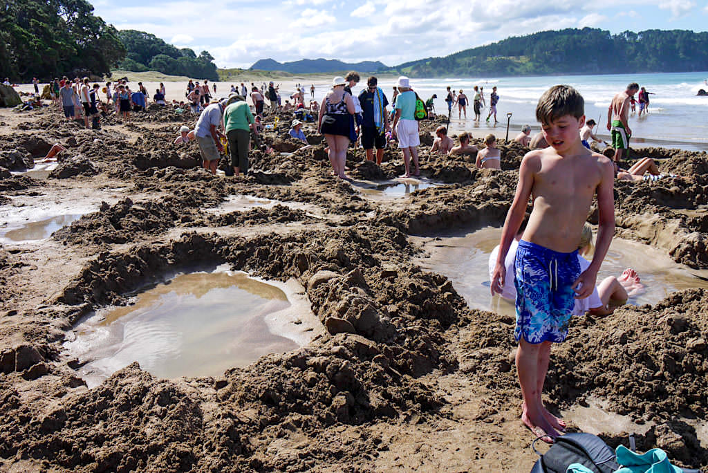 Hot Water Beach: einen eigenen Sand-Spa-Pool bauen - Coromandel Peninsula Highlights - Nordinsel, Neuseeland