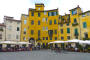 Lucca – Weltbekannt für seine wunderschöne Piazza dell’Anfiteatro