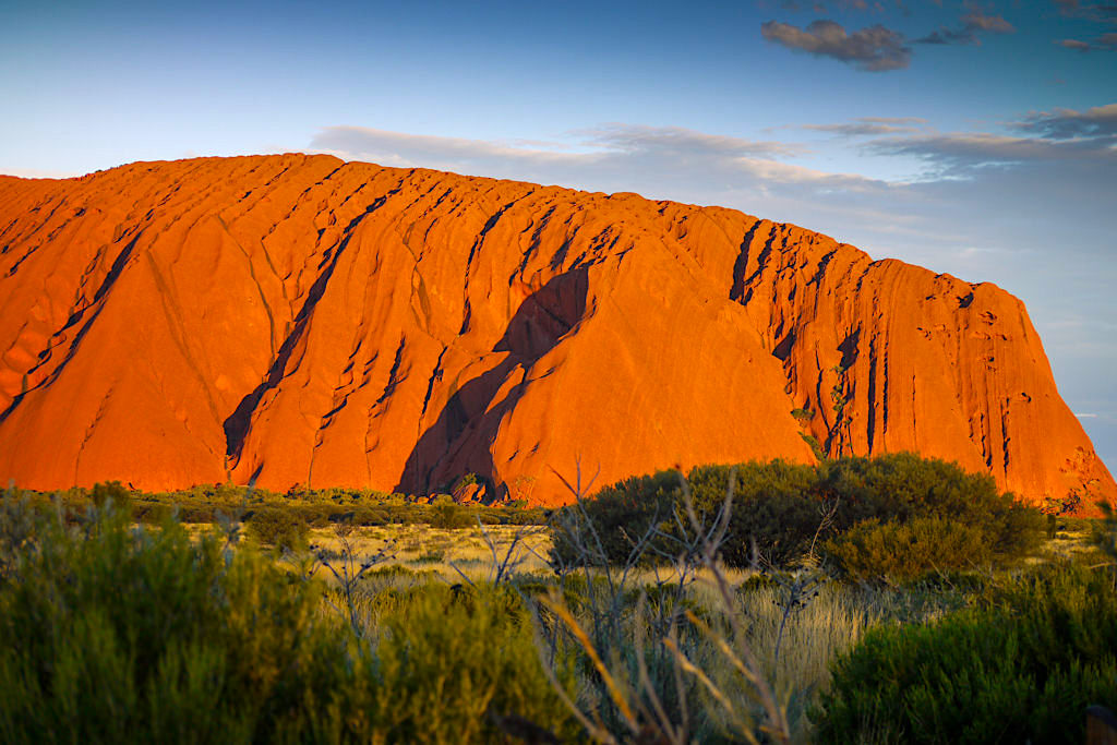 Uluru - Spektakuläre Sonnenuntergänge kann man vom Car Sunset Viewing Lookout beobachten - Northern Territory