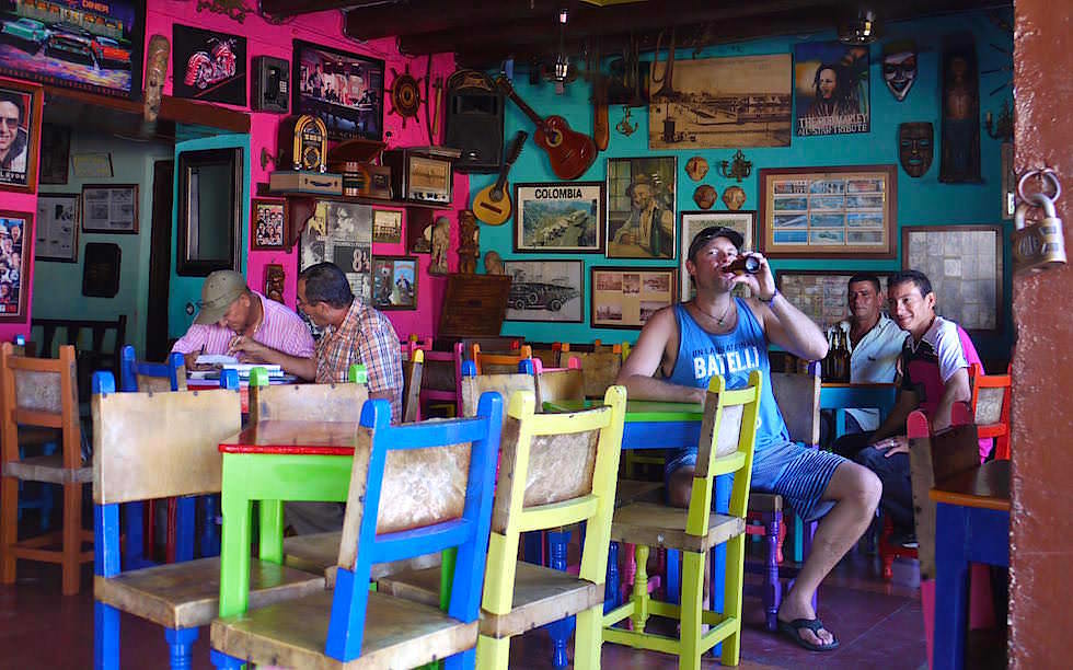 Cartagena Kolumbien bunte Bar