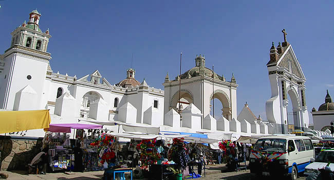 Basilika in Copacabana am Titicaca See in Bolivien 