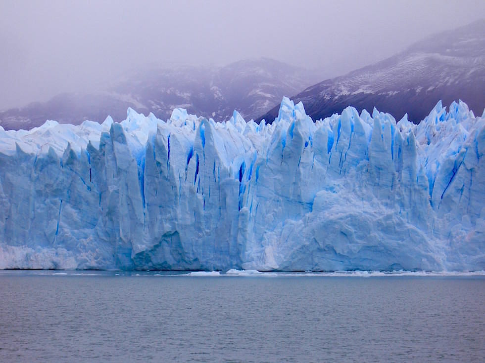 Mit dem Boot zum Perito Moreno Gletscher - Patagonien , Argentinien