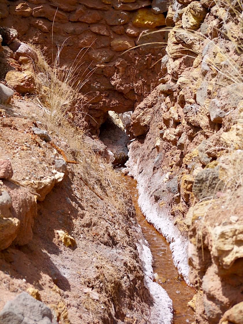 Salineras de Maras - Salzhaltiges Wasser aus den Bergen - Valle de Sagrado - Peru