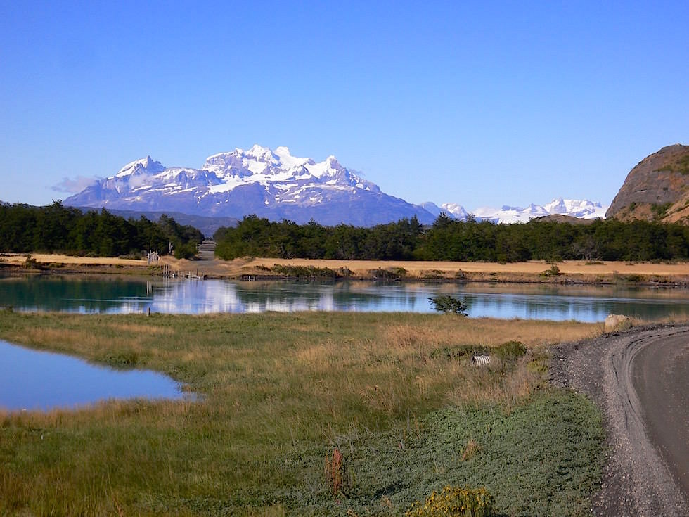 Graslandschaft & Grande Paine - Lago Pehoe - Torres del Paine Nationalpark - Patagonien, Süd-Chile