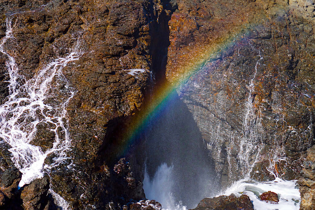 Faszinierend & spektakulär: das Kiama Blowhole - Rückzug der Wassermassen & leuchtender Regenbogen - New South Wales