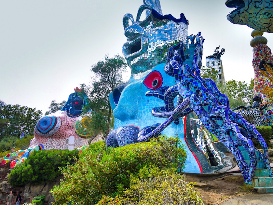 Tarot Garten Von Niki De Saint Phalle Uberwaltigend Voller Farben Spiegel Passenger On Earth