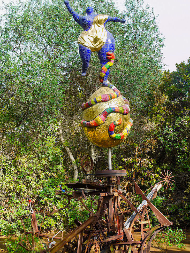 Tarot Garten von Niki de Saint Phalle - Die Welt: Vollendung & Antwort der Sphinx - Toskana, Italien