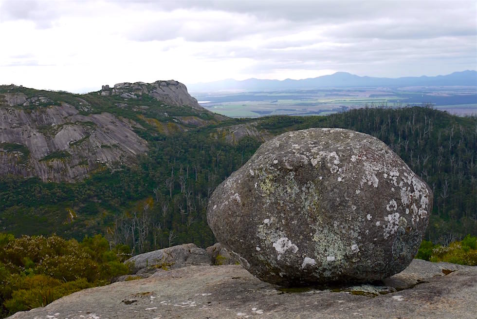 Balancing Rock auf dem Nancy Peak Walk - Porongurup National Park - Western Australia