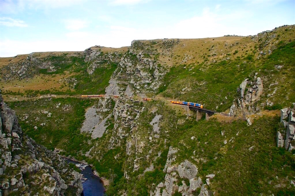 Atemberaubende Taieri Gorge Railway Route von Dunedin nach Pukerangi - Neuseeland Südinsel