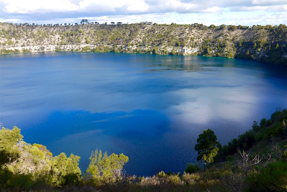 Strahlendes, außerirdisches blau des Blue Lake in Mount Gambier - South Australia