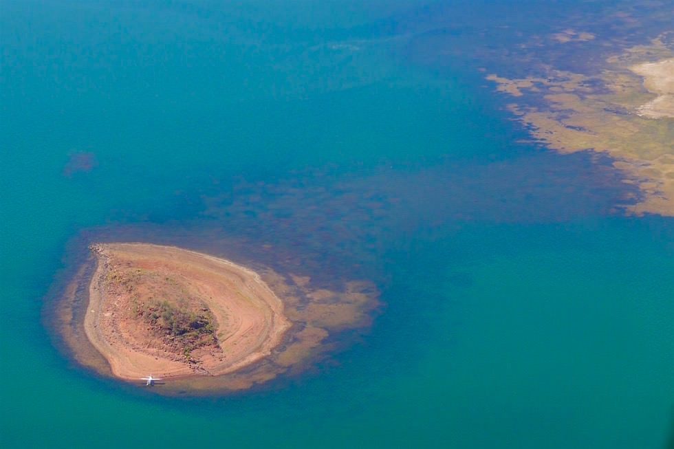 Insel mit Flugzeug - Lake Argyle - Flug zu Bungle Bungle Ranges - Western Australia