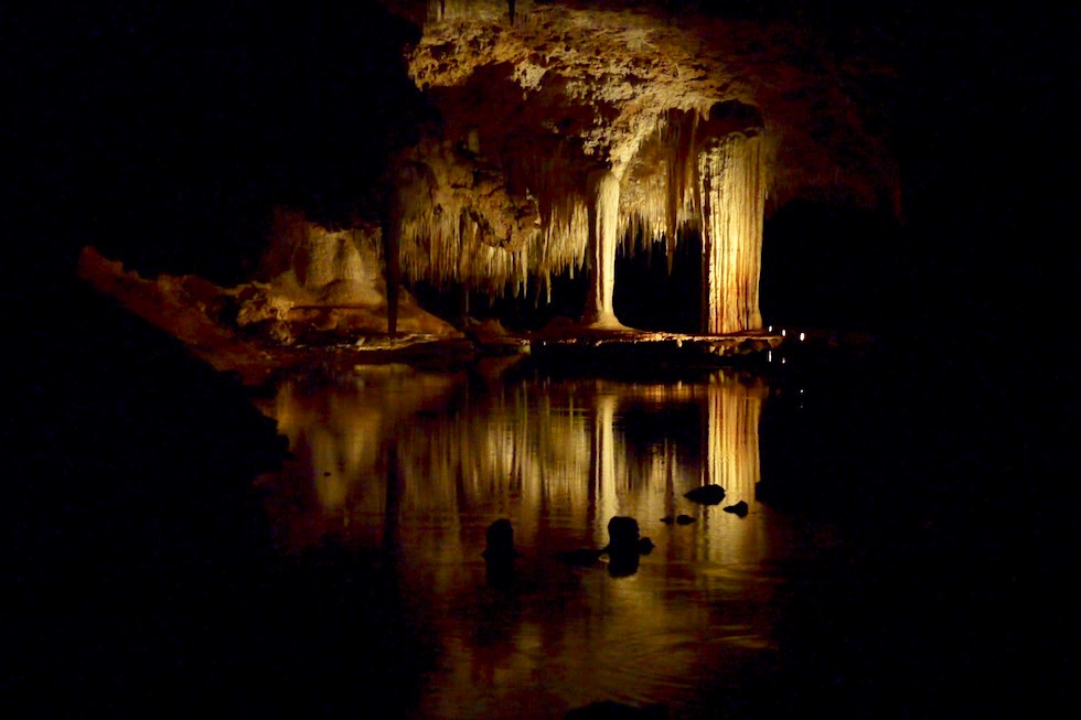 Überwältigende Lake Cave im fast dunkeln - Margaret River Caves - Western Australia