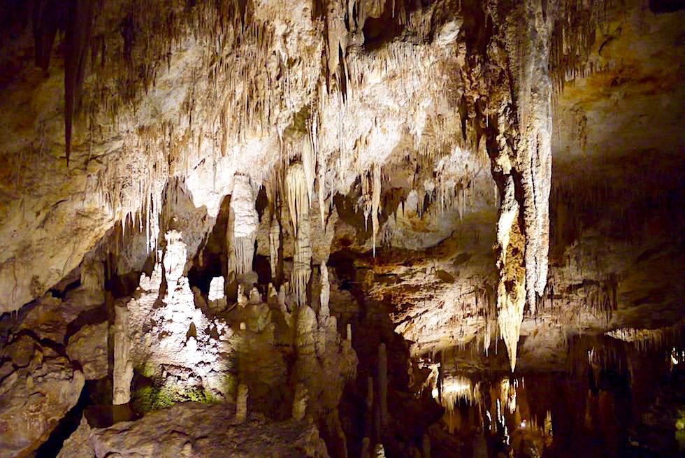 Stalaktiten in der Mammoth Cave, eine überwältigend Schöne und eine der großen Margaret River Caves - Western Australia