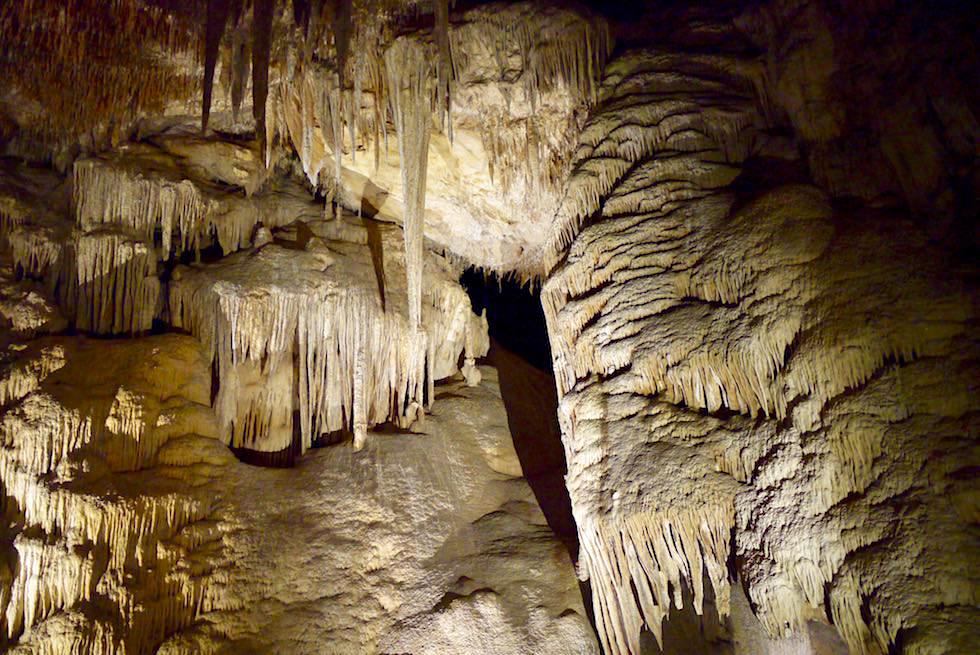 Wasserfall Stalaktiten - Mammoth Cave an der Margaret River Caves Road - Western Australia