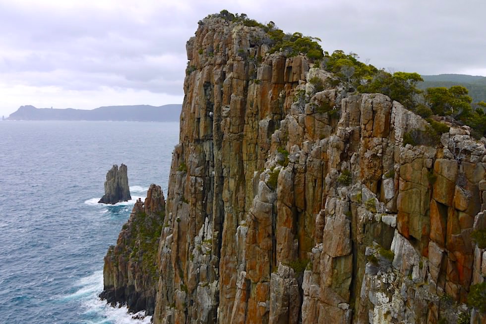 Cape Hauy Wanderung: Blick auf Dolerit Felsen & Little Rock - Tasman National Park - Tasmanien