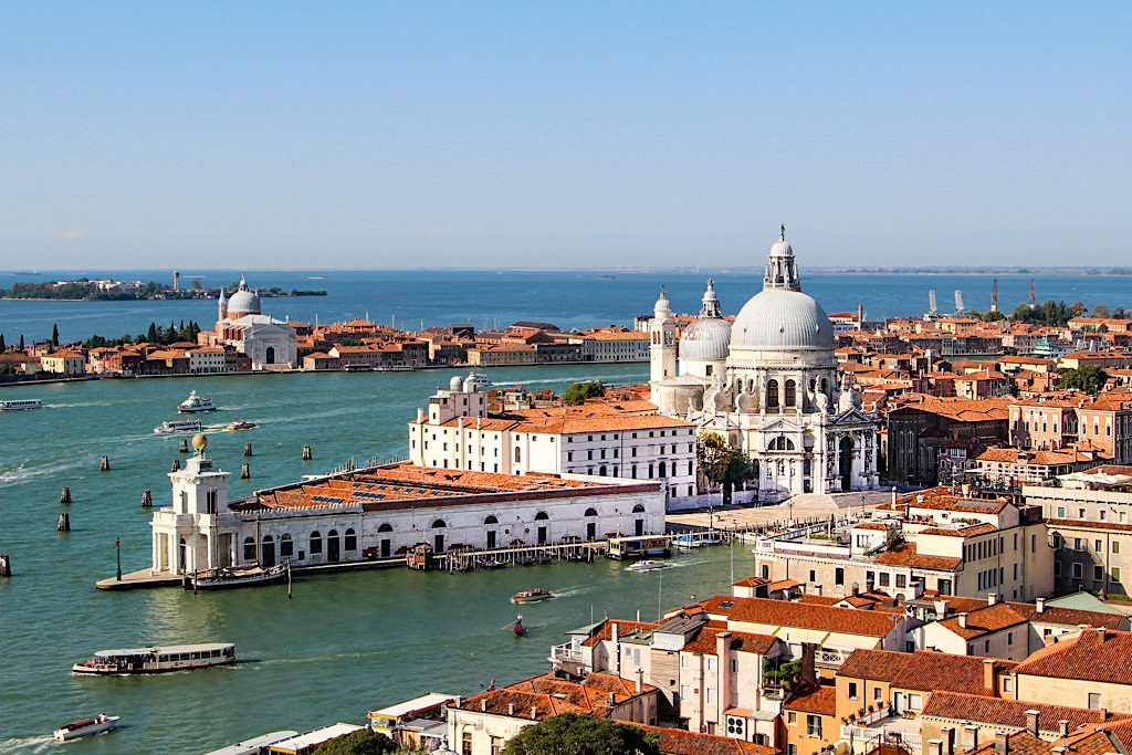 Venedig Stadt im Wasser, Kanäle und Prachtbauten - Wie sieht Venedig von unten aus? - Italien