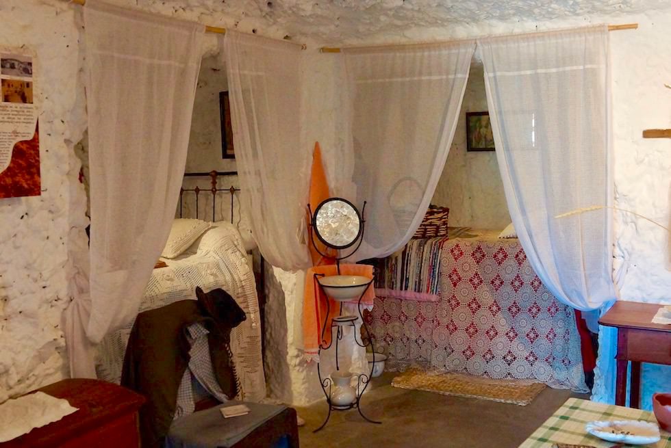 Artenara - Museum: traditionelles Schlafzimmer in den Höhlenhäusern - Gran Canaria