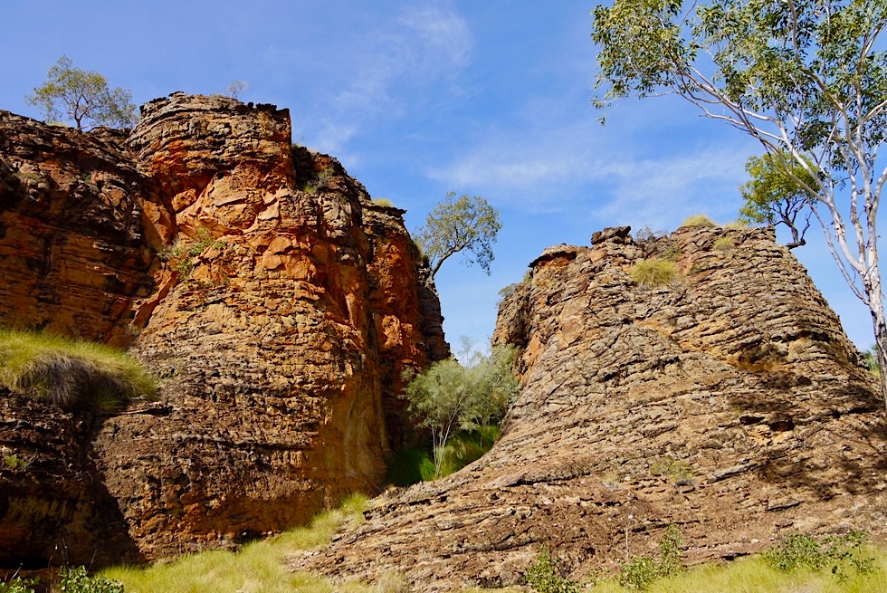 Keep River National Park - Goorrandalng Rundwanderung führt vorbei an riesigen, imposanten, bunten Sandstein-Kegeln - Northern Territory
