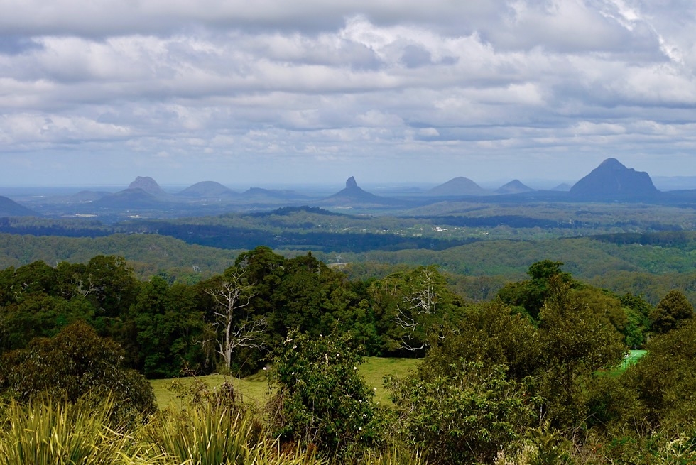 Glasshouse Mountains von der Aussichtsplattform im Mary Cairncross Park gesehen - Sunshine Coast - Queensland