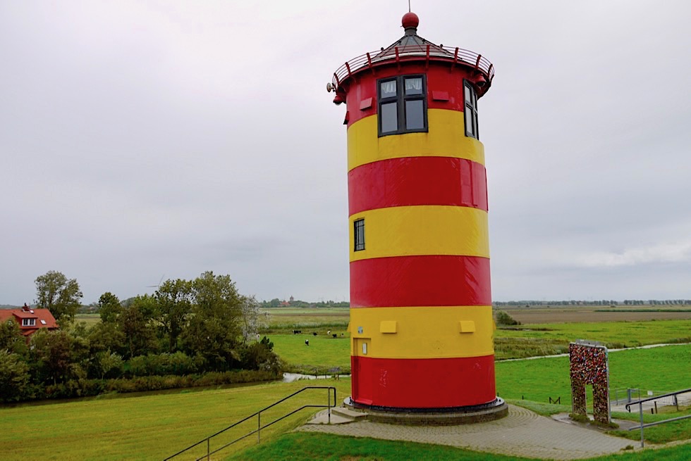 Pilsumer Leuchtturm oder Otto Leuchtturm - Wahrzeichen der Krummhörn - Ostfriesland