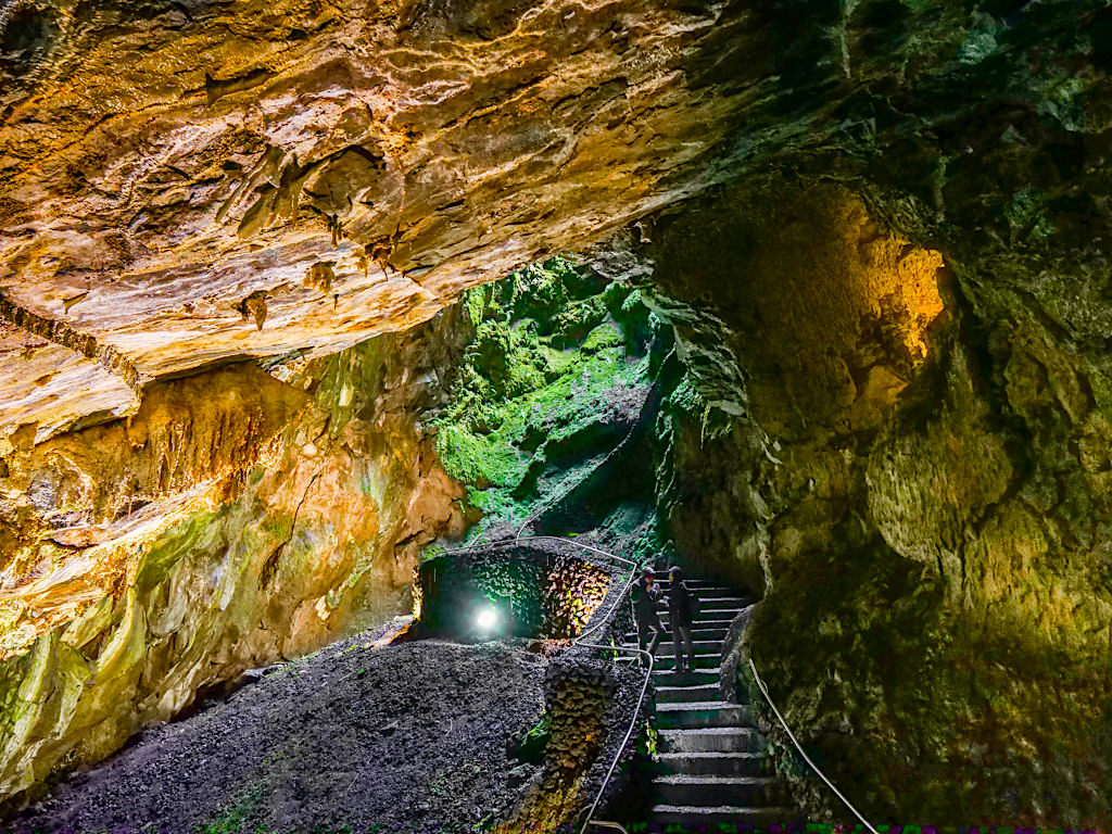 Algar do Carvao - Schönste Lava- und Tropfsteinhöhle der Azoren - Terceira
