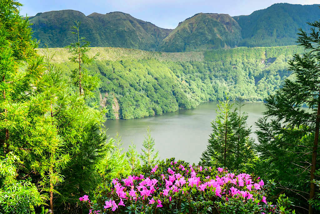 Aussichtspunkt & Ausblick auf den schönen Lagoa de Santiago - Sete Cidades - Sao Miguel, Azoren