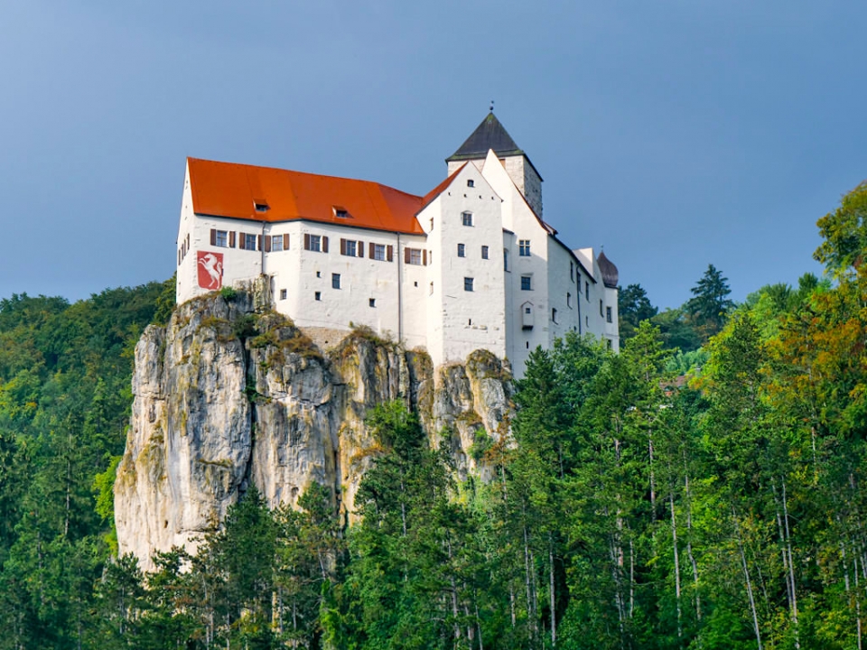 Schloss Prunn: Inbegriff einer Ritterburg und eine der besterhaltenen Burgen mit toller Burgführung - Altmühltal Highlight - Bayern