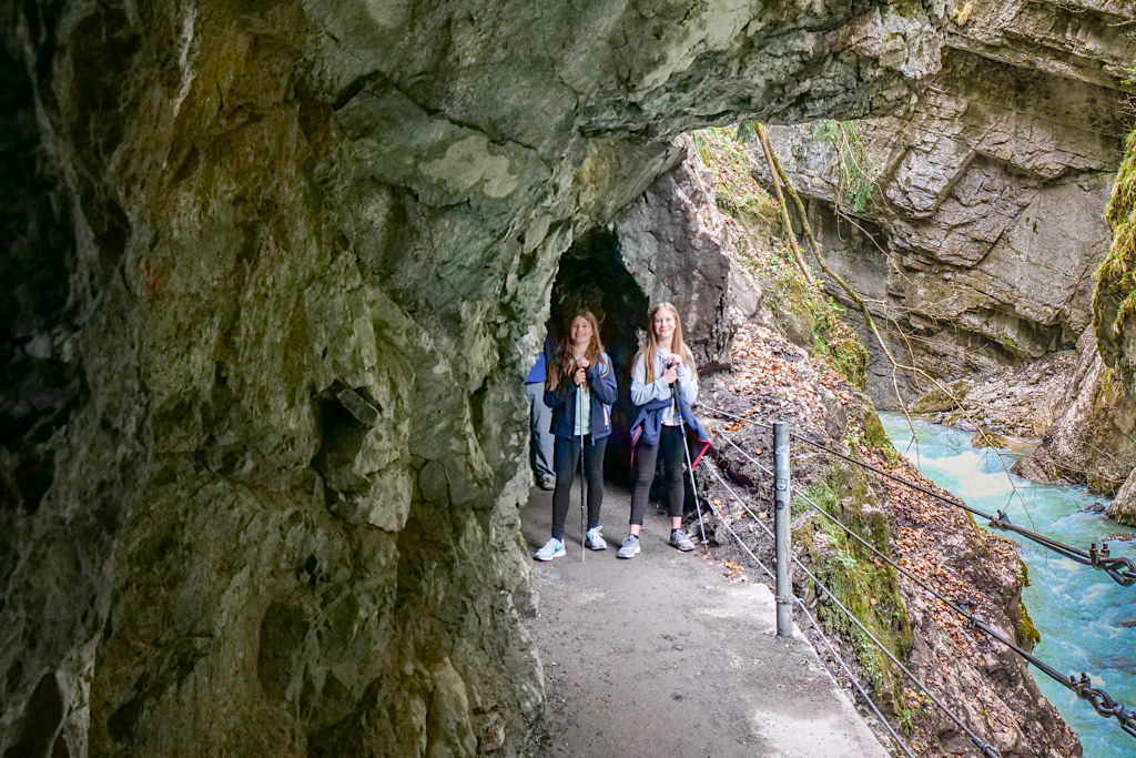 Partnachklamm - Tunnel und schmale Wege entlang des Wildbachs - Garmisch-Partenkirchen, Bayern