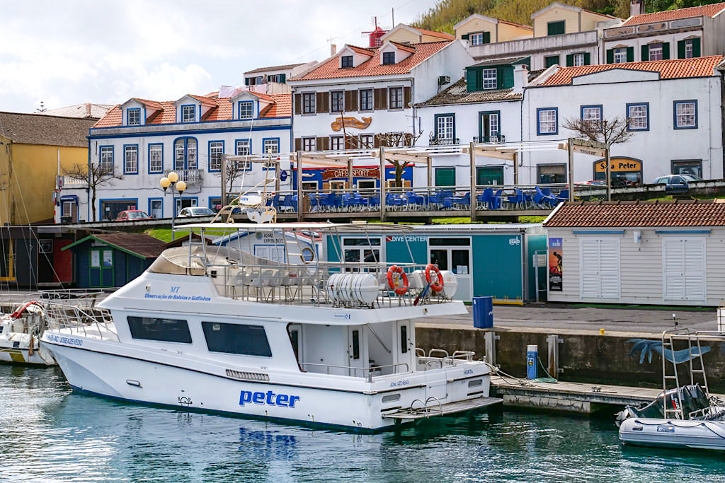 Peter Café Sport - Kultkneipe an der Marina von Horta mit Weltenbummler-Flair - Faial, Azoren