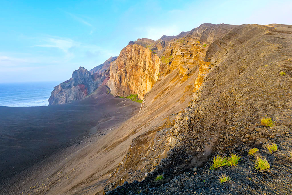 Ponta dos Capelinhos - Wandern in einer Mondlandschaft aus Steinwüste & Vulkanasche- Faial Sehenswürdigkeiten - Azoren