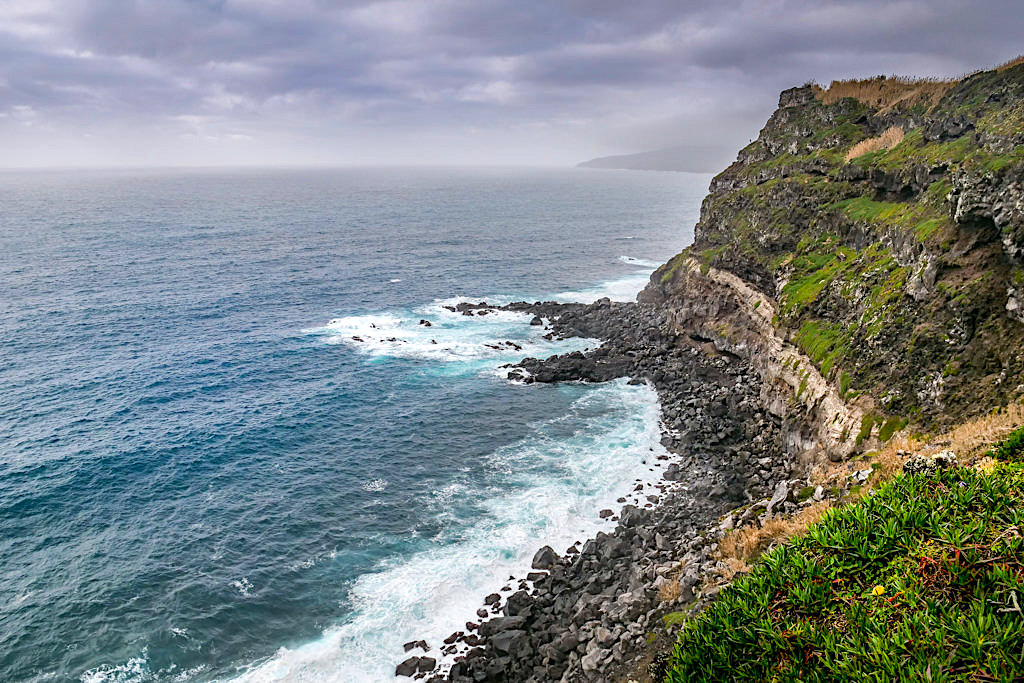 Punta de Castel Branco - Ausblick auf schroffe, wilde Steilküste - Der Westen von Faial - Azoren