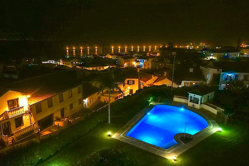 Hotel Horta - Ausblick über die Stadt bei Nacht - Faial, Azoren