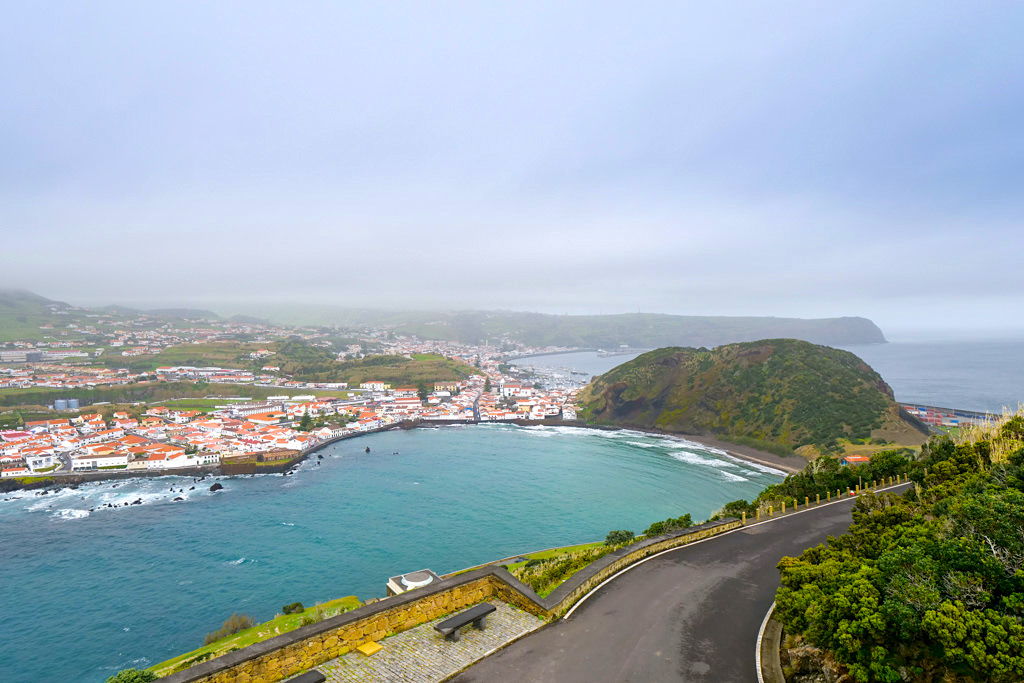 Atemberaubend schöner Ausblick auf Porto Pim und Horta vom Monte da Guia - Faial - Azoren