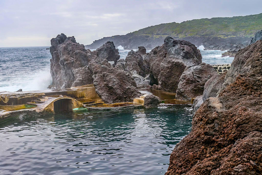 Varadouro - Viele natürliche Felspools & Naturschwimmbecken als sichere Alternative zu Sandstränden- Faial, Azoren