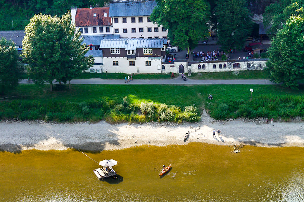 Aussichtspunkt Wieserkreuz: schöner Ausblick auf Klösterl Einsiedelei & Biergarten - Weltenburger Höhenweg Wanderung zum Kloster Weltenburg - Bayern