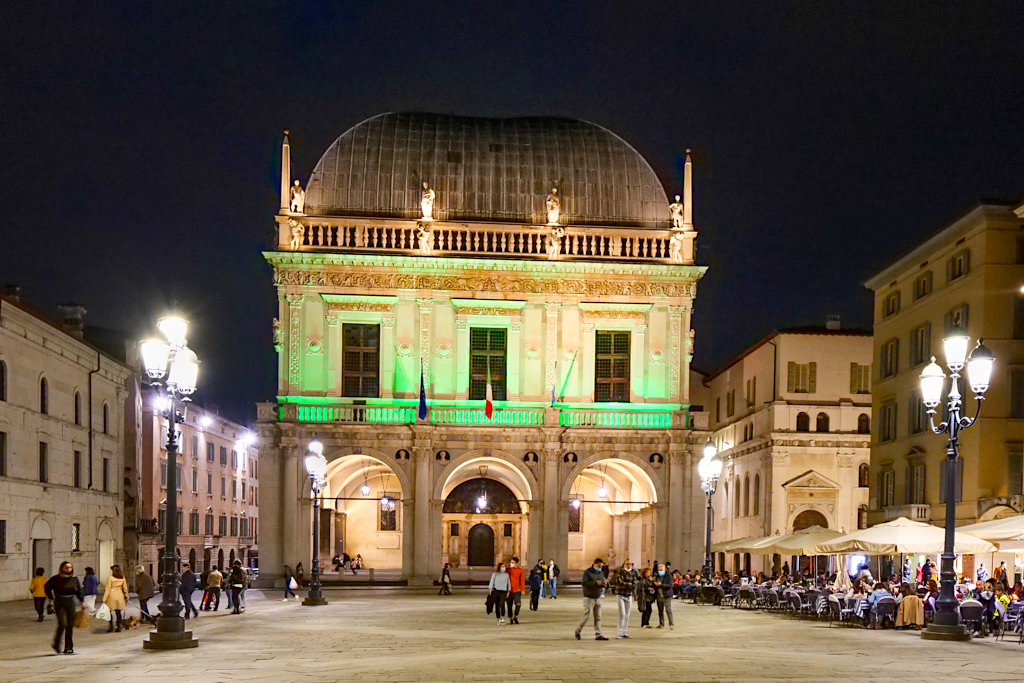 Brescia - Palazzo della Loggia bei Nacht: die schönste Piazza in Brescia - Itlalien