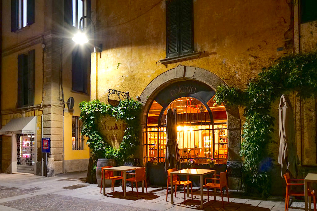 Iseo bei Nacht - Malerische Gassen & einladende Restaurants - Italien