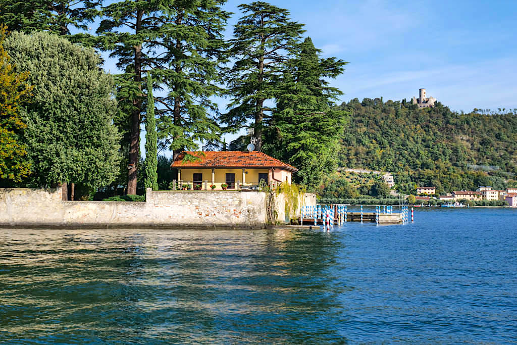 Isola di San Paolo südlich von Monte Isola im schönen Lago d'Iseo - Oberitalienische Seen