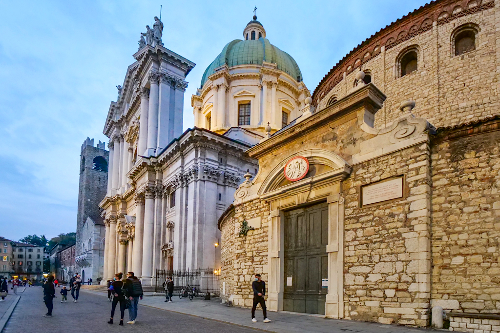 Domplatz - schöne historische Altstadt von Brescia - Italien