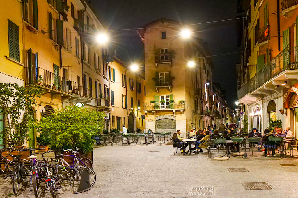 Schöne Gassen, einladende Gastronomie & faszinierende Altstadt von Brescia - Italien