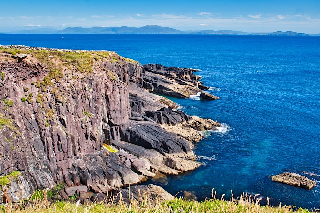 Faszinierende Klippenlandschaft bei den Ruinen des Dunbeg Fort - Dingle Halbinsel - Irland