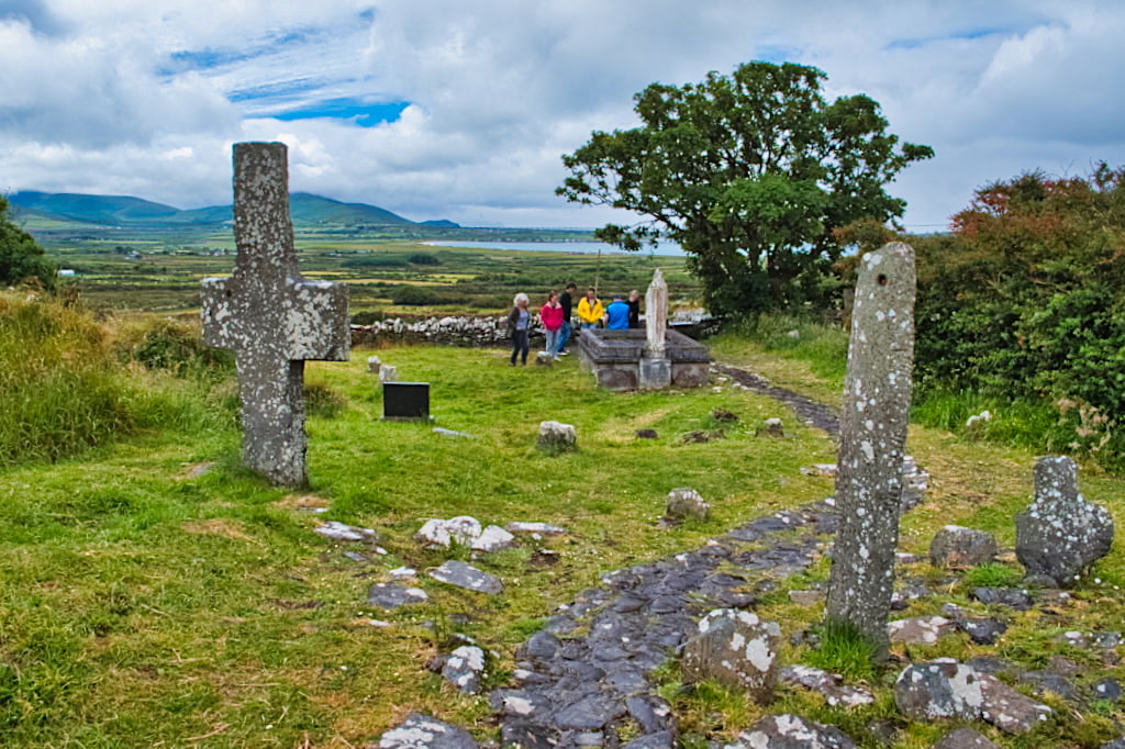 Kilmalkedar Kirche, Friedhof und Kreuz - Kulturelle Highlights der Dingle Halbinsel - Irland