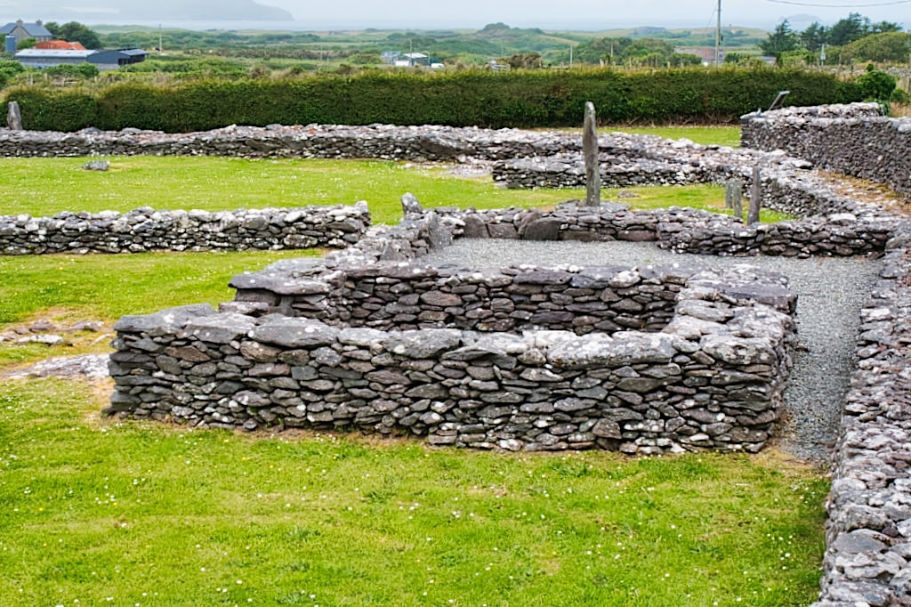 Eindrucksvolle Ruinen der uralten Reask Klosteranlage - Dingle Peninsula - Irland