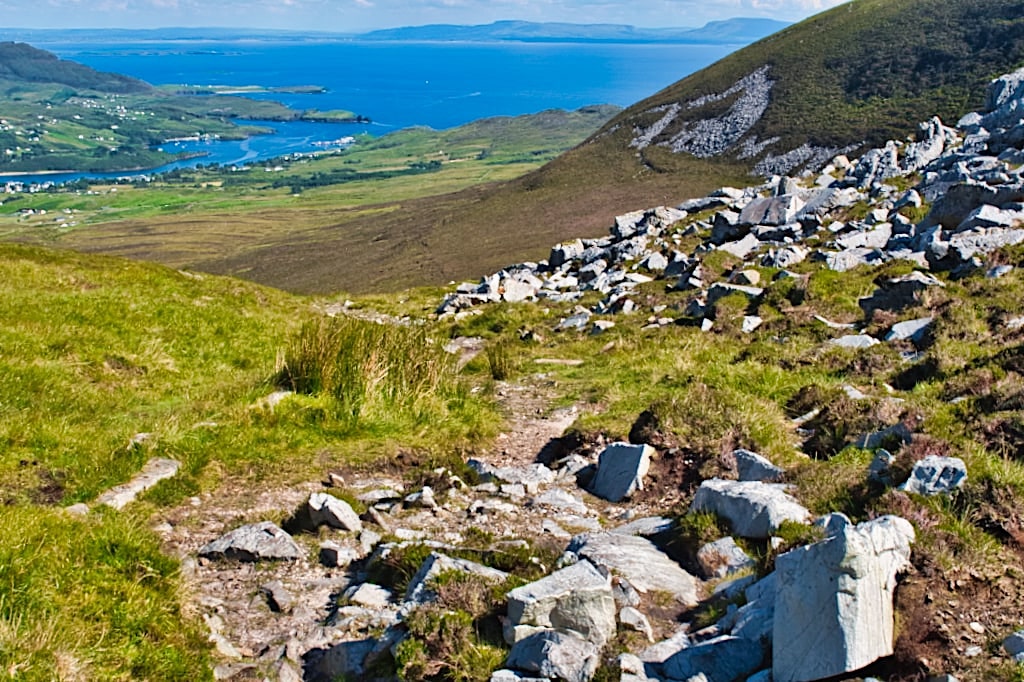 Pilgrim's Path mit Ausblick auf Teelin Bay - Slieve League - Donegal, Irland