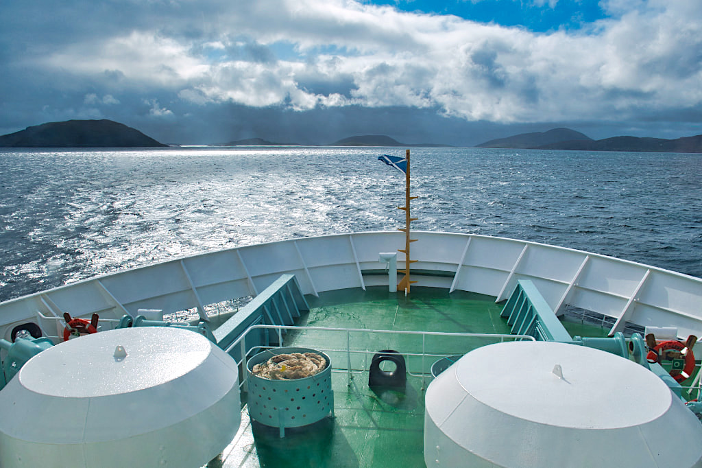 Anreisemöglichkeiten: Mit Calmac Ferries täglich von Oban, Festland Schottland, auf die Insel Barra - Äußere Hebriden