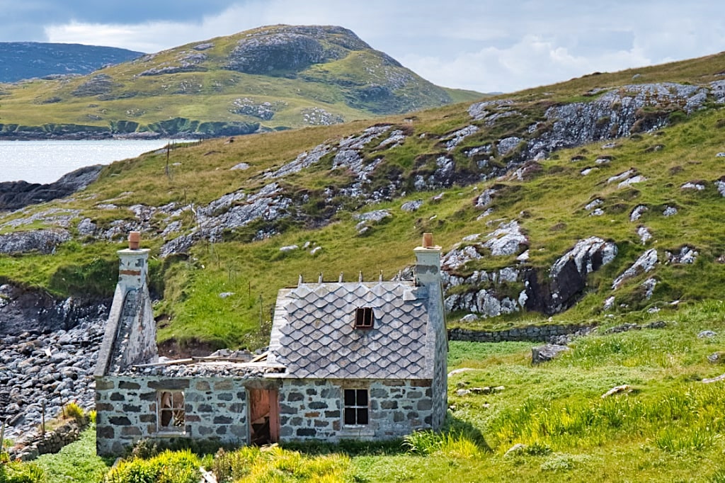 Die Crofter Ruine auf der Halbinsel Uidh ist ein schönes Fotomotiv - Insel Vatersay - Äußere Hebriden